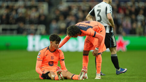  Barca mệt lắm rồi, đừng chỉ trích Hansi Flick nữa!